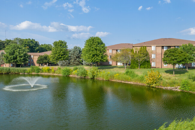 Dover Hills Apartments in Kalamazoo, MI - Foto de edificio - Building Photo