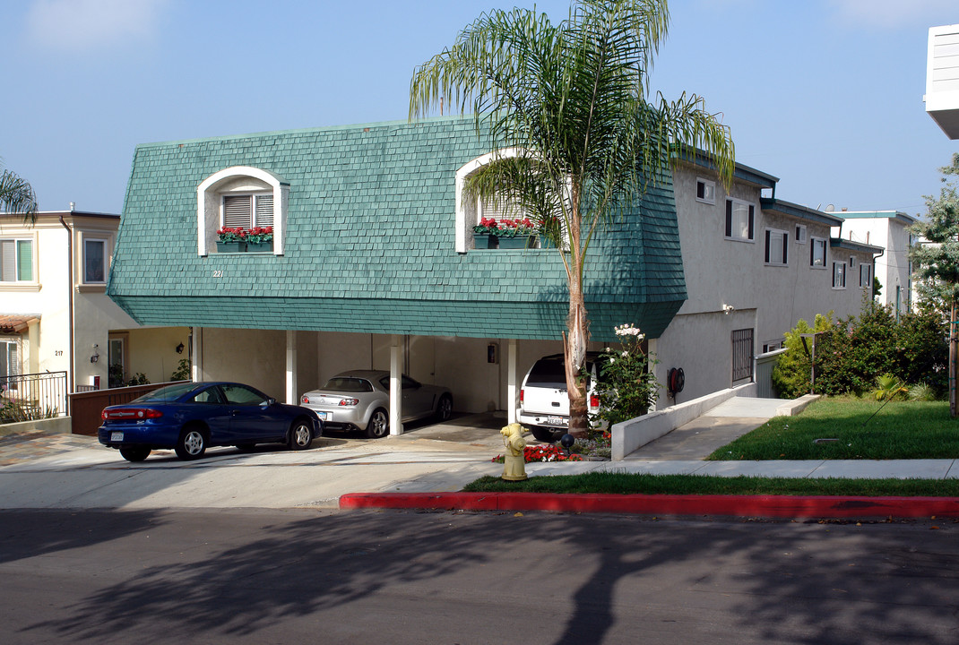 221 Sheldon St in El Segundo, CA - Building Photo