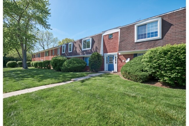 property at 922 Hoover Village Dr