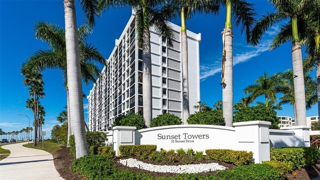 11 Sunset Dr in Sarasota, FL - Building Photo - Building Photo