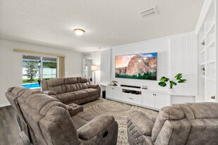 10 Lladd Ct in Palm Coast, FL - Building Photo