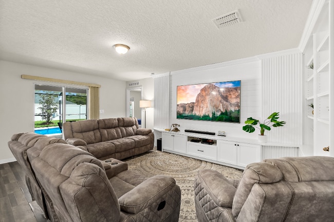 property at 10 Lladd Ct