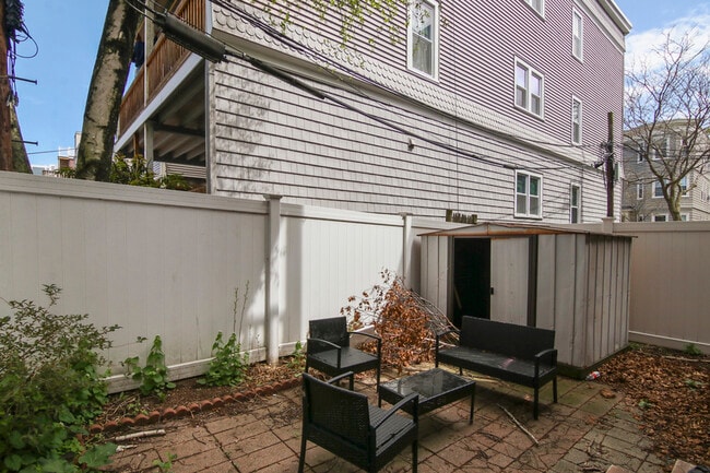 164 L St, Unit 2 in Boston, MA - Building Photo - Building Photo