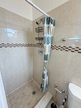 912 NW 9th Ave in Hallandale Beach, FL - Foto de edificio - Building Photo