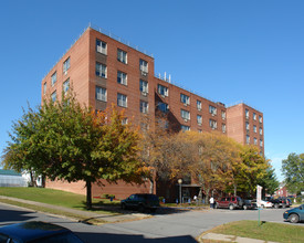 Michael Walsh Apartments in Utica, NY - Foto de edificio - Building Photo