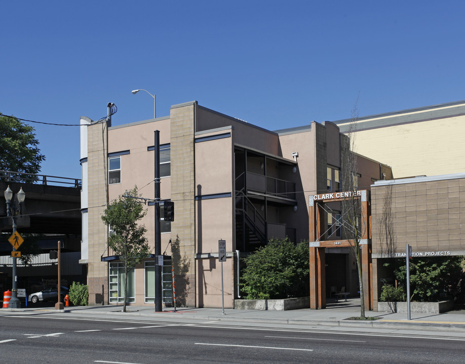 Clark Center in Portland, OR - Foto de edificio