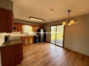 528 SE Hampton St in Lee's Summit, MO - Building Photo - Building Photo