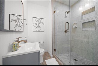 1631 Castle Ct in Houston, TX - Building Photo - Building Photo