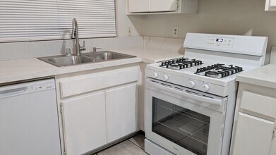 24158 Amberley Dr in Moreno Valley, CA - Building Photo - Building Photo