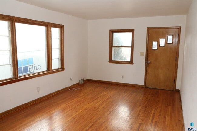 2416 S Glendale Ave in Sioux Falls, SD - Building Photo - Building Photo
