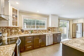 1582 Hudson St in Redwood City, CA - Building Photo - Building Photo