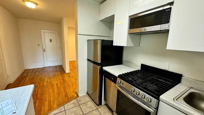 161 Stanton St, Unit 4D in New York, NY - Building Photo - Building Photo
