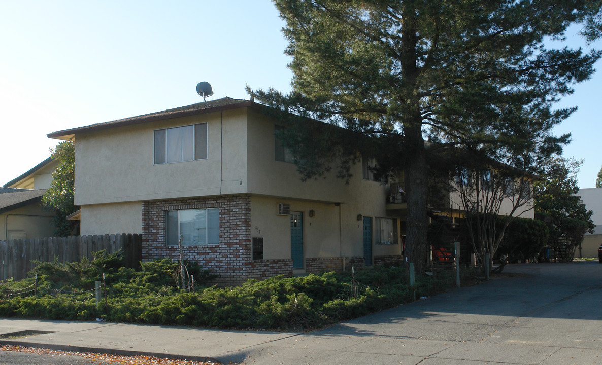 850 El Cerrito Way in Gilroy, CA - Foto de edificio