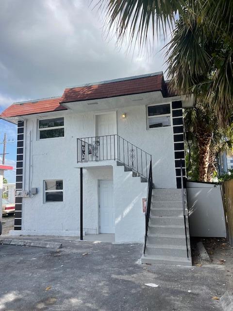 property at 302 N Tamarind Ave