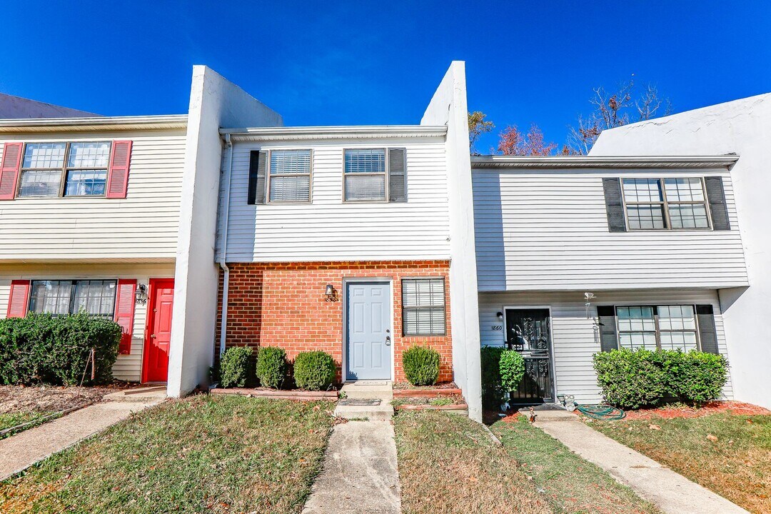 1858 Ferrell Dr in Williamsburg, VA - Building Photo
