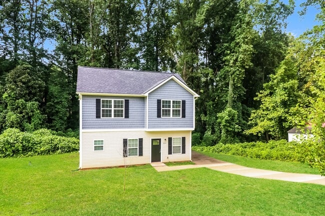 604 E Texas Ave in Bessemer City, NC - Foto de edificio - Building Photo