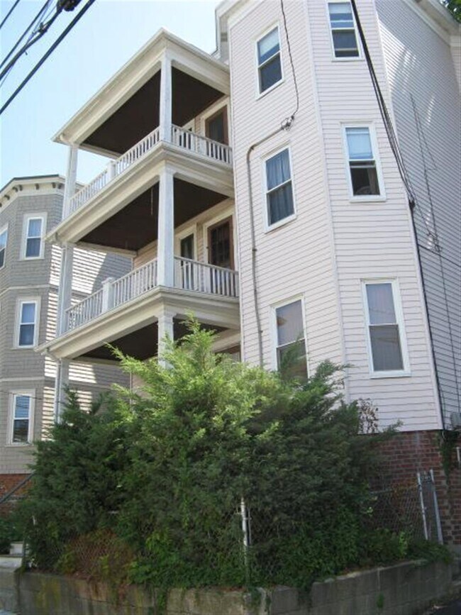 7 Belknap St, Unit 3