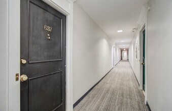 355 N Post Oak Ln, Unit 637 in Houston, TX - Building Photo - Building Photo