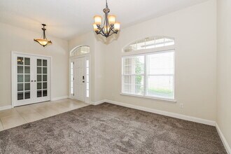 612 Martin Lakes Dr E in Jacksonville, FL - Building Photo - Building Photo