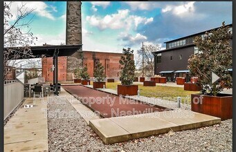 1350 Rosa L Parks Blvd in Nashville, TN - Building Photo - Building Photo