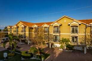 300 Capri Blvd in Treasure Island, FL - Building Photo