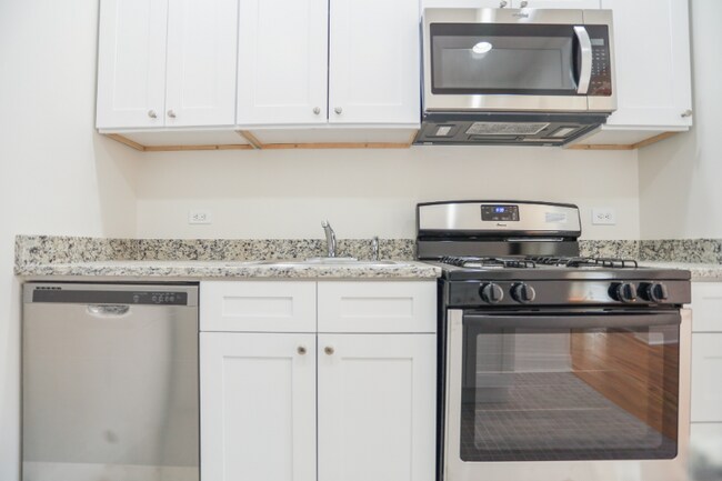 4258 N Clark St in Chicago, IL - Building Photo - Building Photo