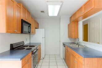 1015 E Yager Ln, Unit 62 in Austin, TX - Building Photo - Building Photo