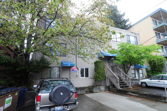 5241 15th Ave NE in Seattle, WA - Building Photo - Building Photo