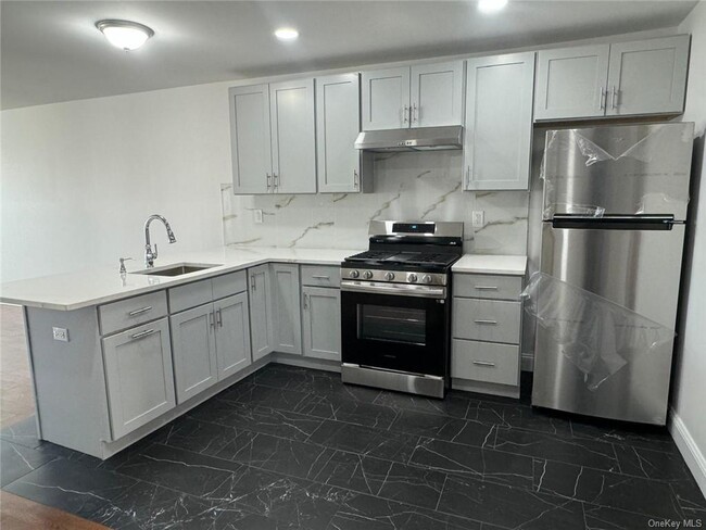 370 Broadway in Newburgh, NY - Building Photo - Building Photo