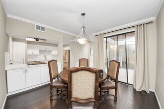 1112 Bering Dr in Houston, TX - Building Photo - Building Photo