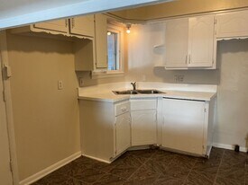 7138 W Grantosa Dr in Milwaukee, WI - Building Photo