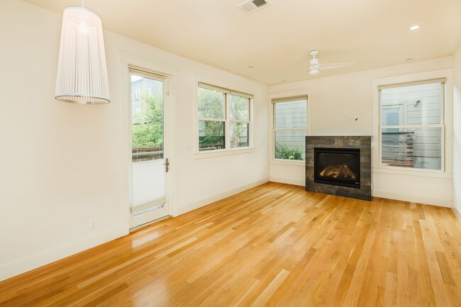 972 Dolores St in San Francisco, CA - Building Photo - Building Photo