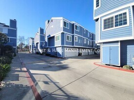 111 W Spring St in Long Beach, CA - Building Photo
