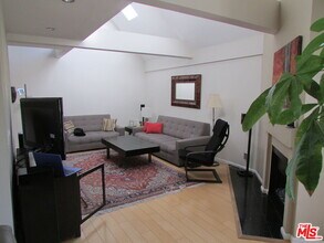 1127 12th St in Santa Monica, CA - Building Photo - Building Photo