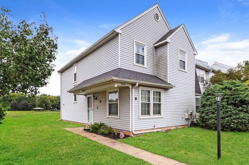 1515 Russett Dr in Warminster, PA - Building Photo