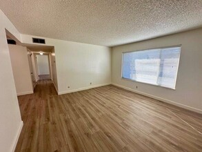 Avenue West Apartments in Lodi, CA - Building Photo - Building Photo