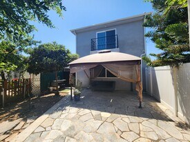 6827 Murietta Ave in Van Nuys, CA - Building Photo