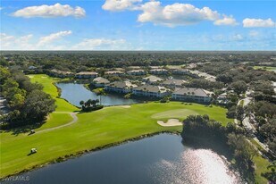 2215 Chesterbrook Ct in Naples, FL - Building Photo