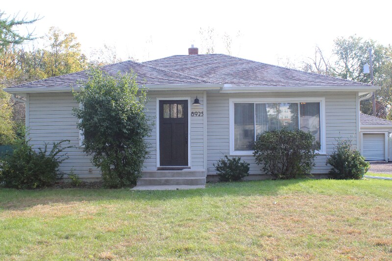 8925 Wally St in Minneapolis, MN - Building Photo