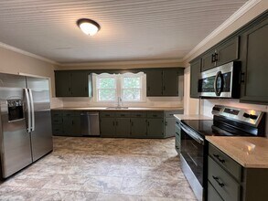 400 Bradstone Dr in Winston-Salem, NC - Building Photo - Building Photo