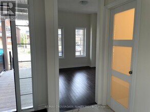 38 Jack Potts Wy in Clarington, ON - Building Photo - Building Photo