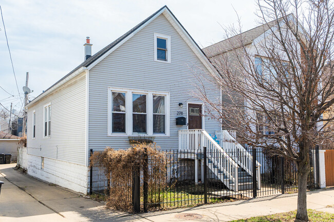 2711 W Julia Ct in Chicago, IL - Building Photo - Building Photo
