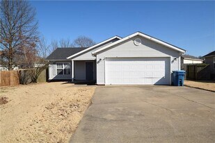 803 SW Krug Rd in Bentonville, AR - Building Photo
