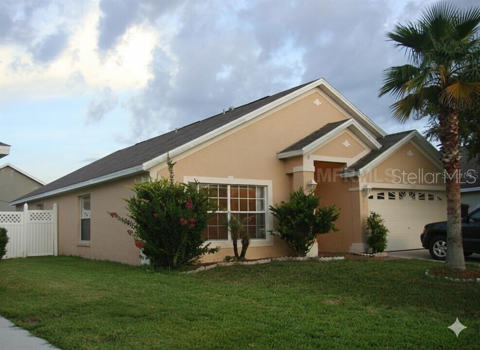 338 Sir Phillips Dr in Davenport, FL - Building Photo