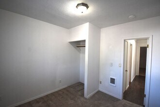 995 Cleveland St in Lebanon, OR - Building Photo - Building Photo