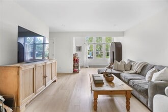 45 N Howells Point Rd in Bellport, NY - Building Photo - Building Photo