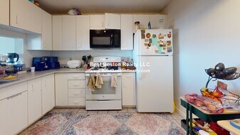 175 Beacon St, Unit 410 in Somerville, MA - Building Photo