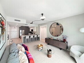 31 SE 5th St, Unit 3412 in Miami, FL - Building Photo - Building Photo