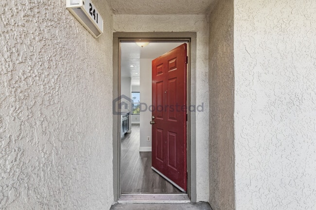 675 Newbury Ln, Unit 241 in Hayward, CA - Foto de edificio - Building Photo