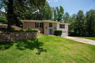8607 Linda Ln in Little Rock, AR - Building Photo - Building Photo